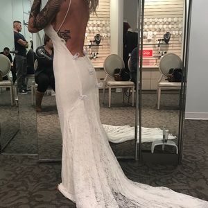 (SOLD) White Lace Backless Wedding Dress